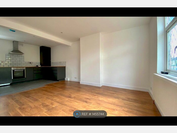 3 Bedroom Semi-Detached House To Rent In Greenway, Pinner, HA5