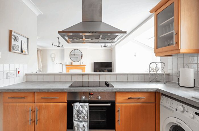 3 Bedroom Semi Detached House To Rent In Burnell Gate, Chelmsford, CM1