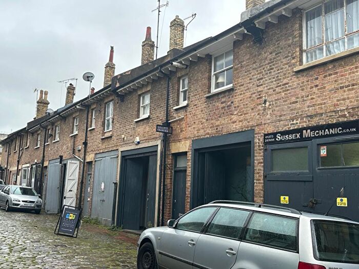 2 Bedroom Flat To Rent In Queens Place, Hove, BN3