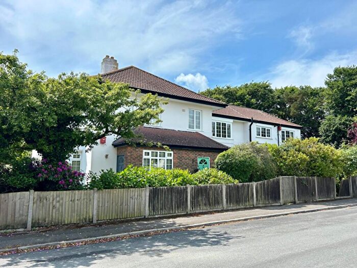 2 Bedroom Apartment For Sale In Sandbourne Road, Alum Chine, BH4