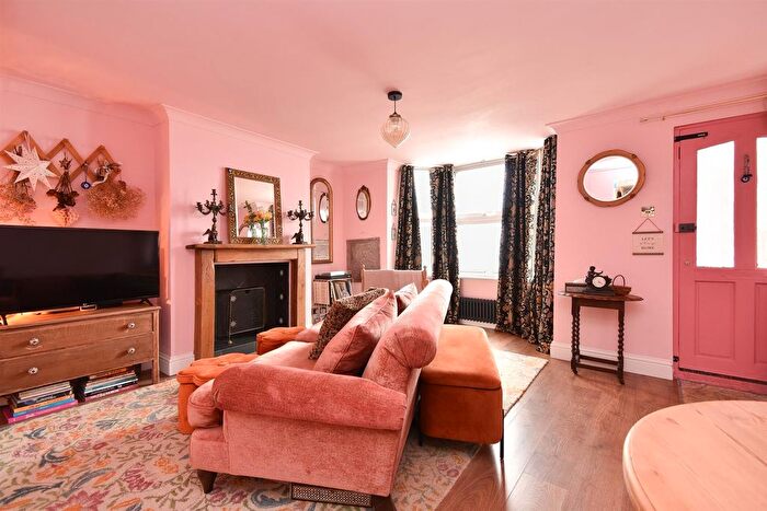 1 Bedroom Flat For Sale In Old London Road, Hastings, TN35