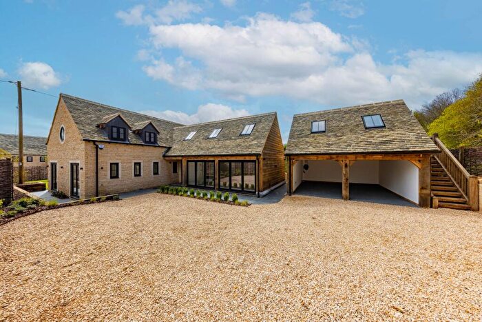 4 Bedroom Detached House For Sale In Field Gate, Milton-under-Wychwood, OX7