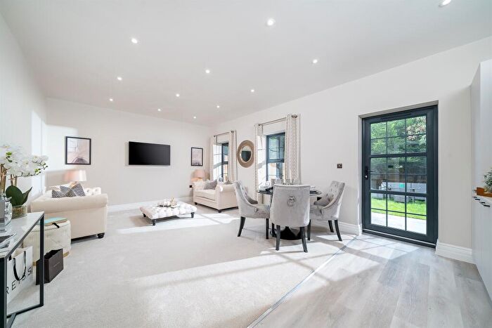 1 Bedroom Apartment For Sale In Knightswood Mansion, Berkhamsted, HP4