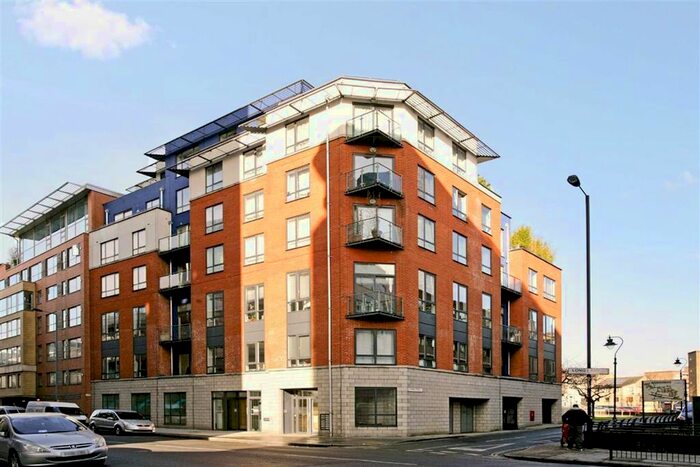 2 Bedroom Flat To Rent In Long Lane, London, SE1