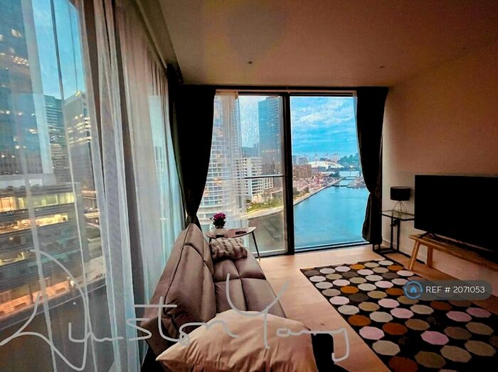 2 Bedroom Flat To Rent In Hampton Tower, London, E14