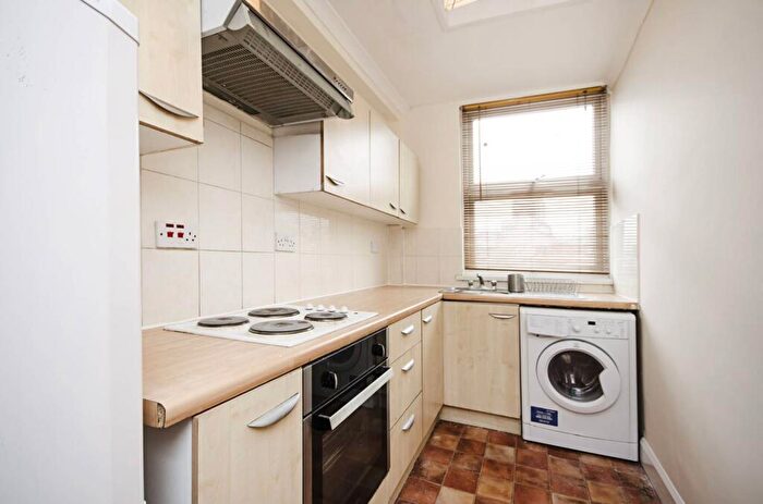 2 Bedroom Flat To Rent In Ridley Road, Dalston, London, E8