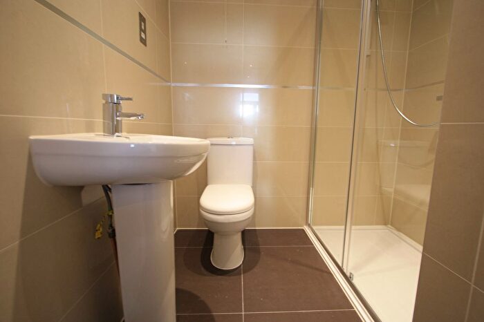 2 Bedroom Flat To Rent In Morden Road, London, SW19