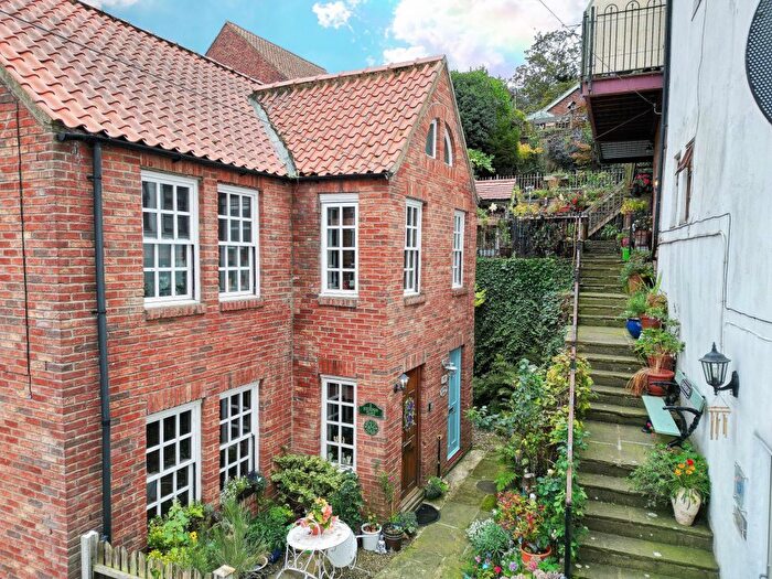 2 Bedroom Cottage For Sale In Hydings Yard, Whitby, YO21