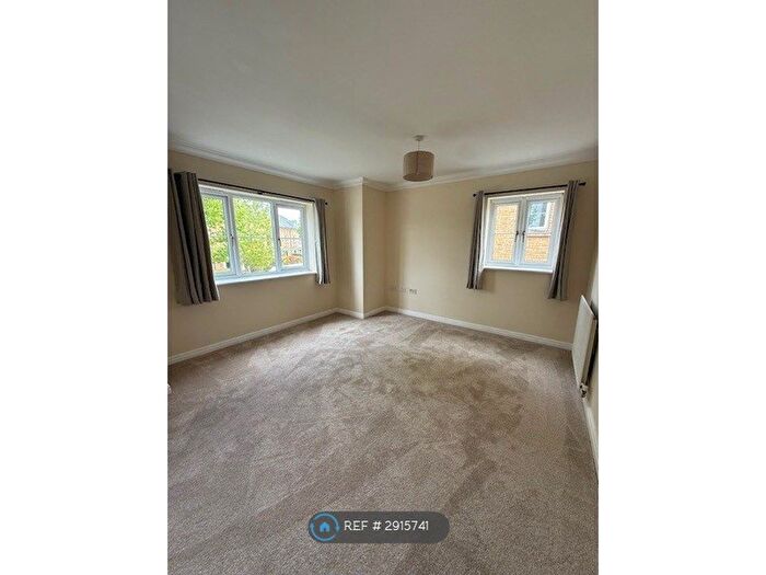 2 Bedroom Flat To Rent In Sullivan Close, Canterbury, CT1