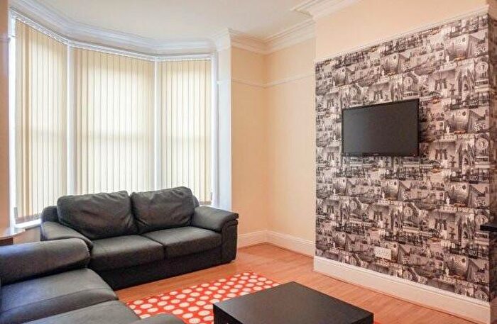 3 Bedroom House To Rent In Cardigan Lane, Leeds, LS6