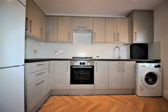 3 Bedroom Flat To Rent In High Standard Flat, Queens Road, Walthamstow, E17