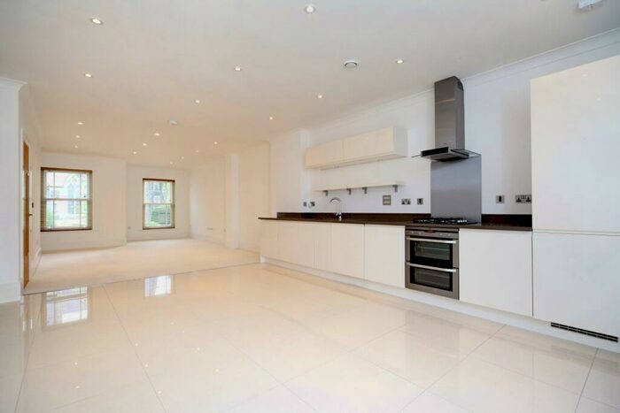 3 Bedroom Duplex To Rent In Claremont Road Windsor, SL4