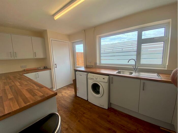 3 Bedroom House To Rent In Donegal Close, Caversham, RG4