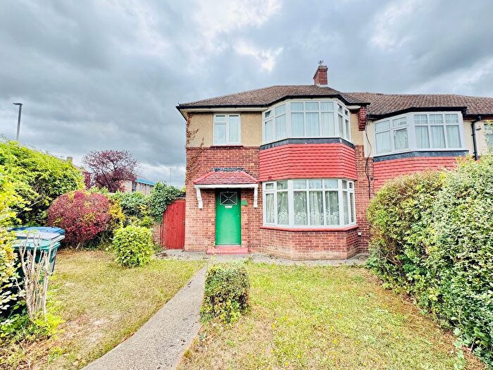 3 Bedroom Semi-Detached House For Sale In Mount Pleasant, Cockfosters, EN4