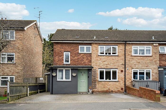 3 Bedroom End Terrace House For Sale In Meadow Road, Bushey, WD23