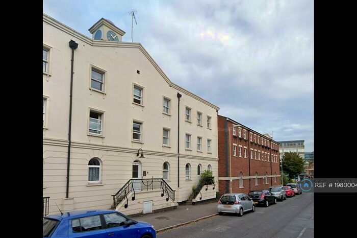 1 Bedroom Flat To Rent In Stratfield House, Aldershot, GU11