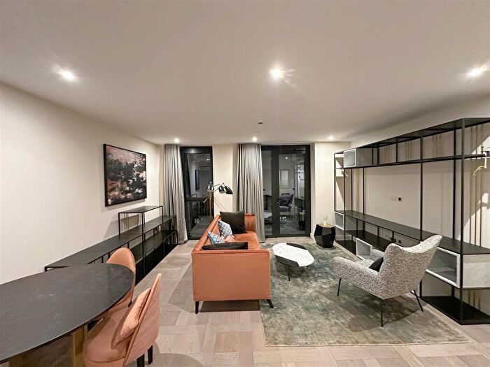 2 Bedroom Apartment To Rent In Merino Gardens, London Docks, E1W