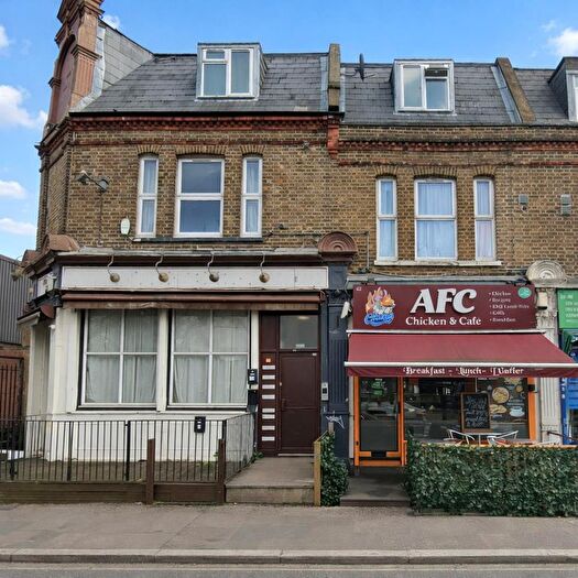 2 Bedroom Flat To Rent In Pitlake, Croydon, CR0