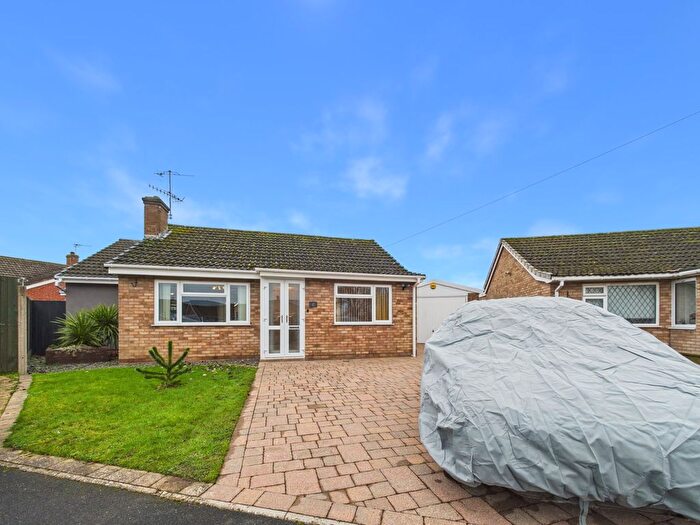 2 Bedroom Bungalow For Sale In Crown Close, Lower Broadheath, Worcester, Worcestershire, WR2