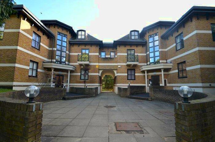 3 Bedroom Penthouse Flat To Rent In Highlawn Halls, Sudbury Hill, Harrow, HA1
