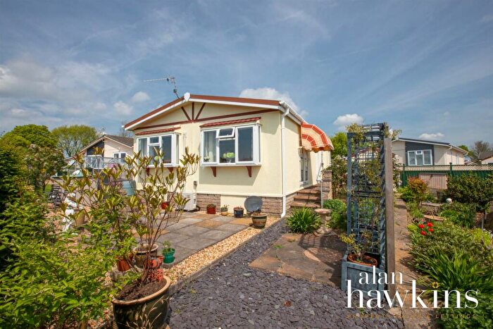 2 Bedroom Park Home For Sale In Lillybrook Estate, Lyneham, SN15