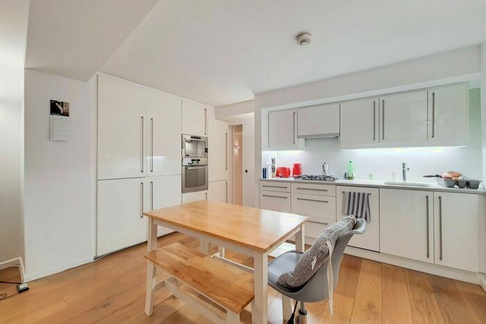 1 Bedroom Maisonette To Rent In Amwell Street, Clerkenwell, London, EC1R