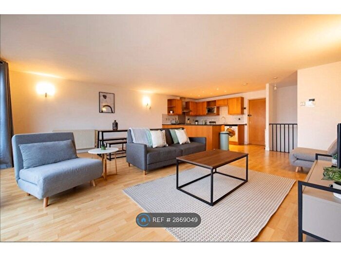 2 Bedroom Flat To Rent In Florin Court, London, SE1