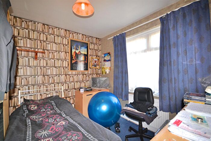 2 Bedroom Detached Bungalow For Sale In Coombe Avenue, Weymouth, DT4