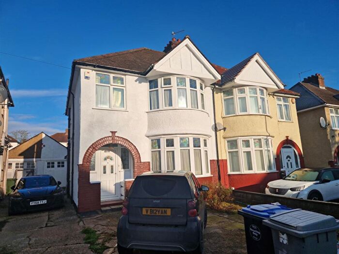 4 Bedroom Semi Detached House To Rent In Deanscroft Avenue, NW9