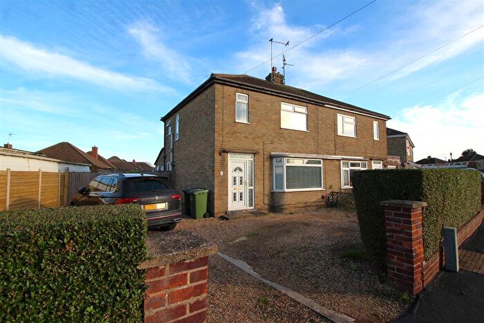 3 Bedroom Semi-Detached House For Sale In Oakdale Avenue, Stanground, Peterborough, PE2