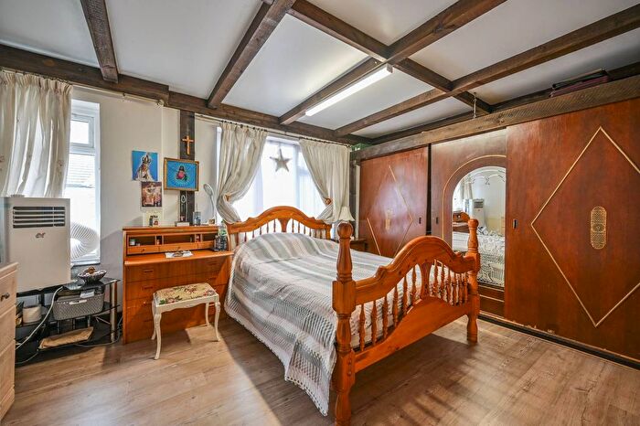 3 Bedroom Terraced House For Sale In Chadwin Road, Plaistow, London, E13