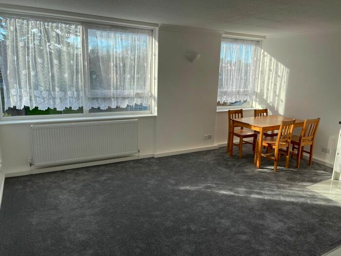 3 Bedroom Flat To Rent In Duncan Close, New Barnet, Barnet EN5