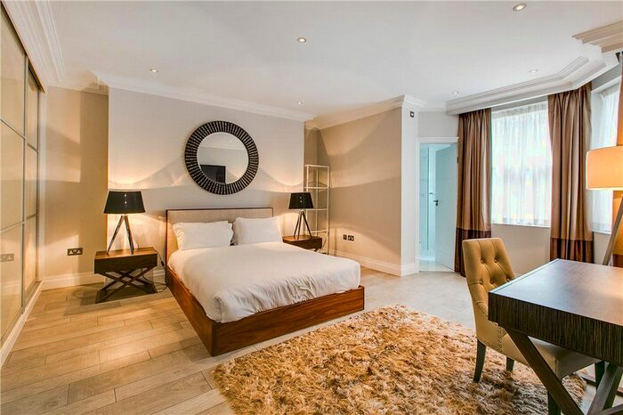 2 Bedroom Flat To Rent In Penywern Road, Earls Court, London, SW5