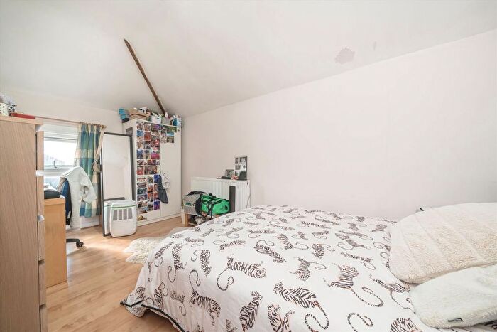 2 Bedroom Flat To Rent In The Grove, London, W5