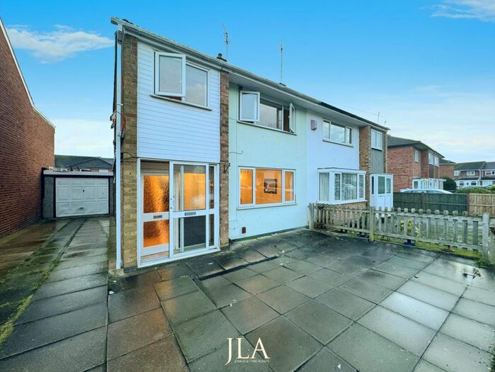 3 Bedroom Semi-Detached House To Rent In Dovedale Road, Thurmaston, Leicester, LE4