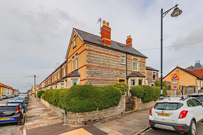 4 Bedroom End Of Terrace House For Sale In Albert Road, Penarth, CF64