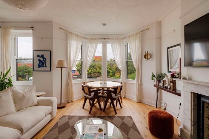 3 Bedroom Flat For Sale In Cotham Road, Cotham, Bristol, BS6