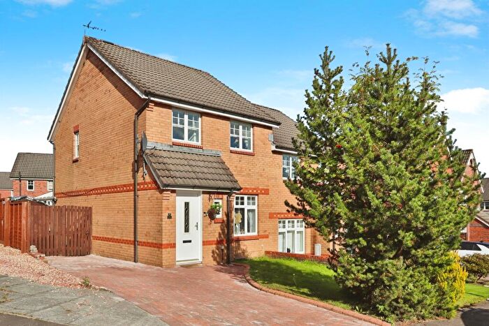3 Bedroom Semi-Detached House For Sale In Waterhaughs Place, Glasgow, G33