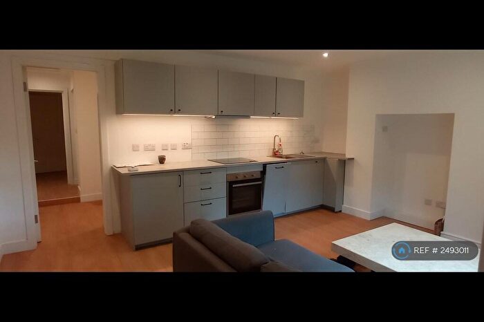 1 Bedroom Flat To Rent In Meanwood Road, Leeds, LS7