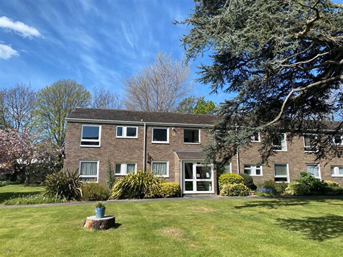 2 Bedroom Flat To Rent In Pevensey Garden, Marine, Worthing, BN11