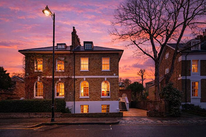 5 Bedroom Semi Detached House To Rent In Canonbury Park North, London, N1