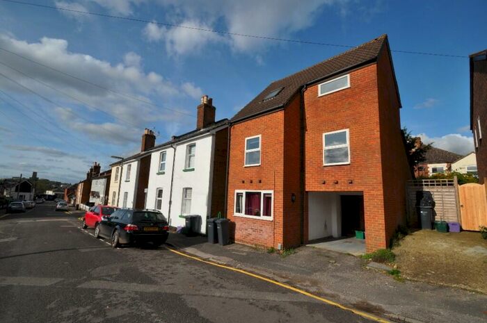 2 Bedroom Maisonette To Rent In Onslow Road, Guildford, Surrey, GU1