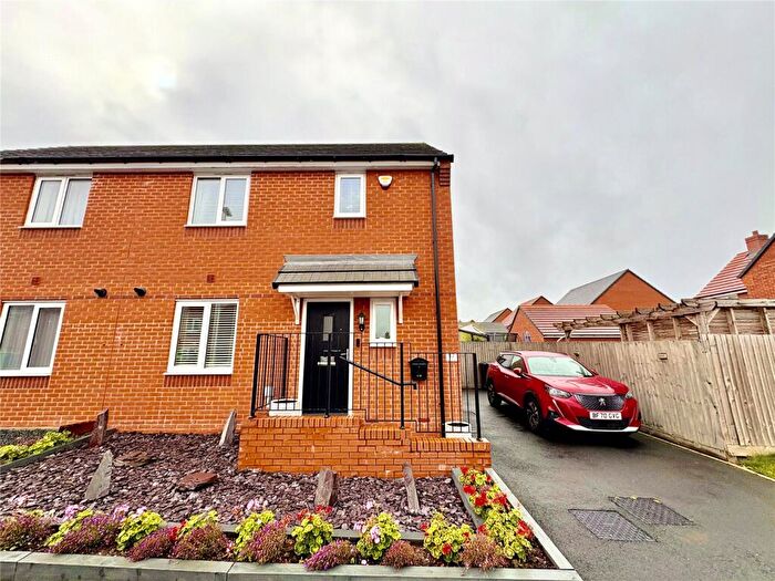 3 Bedroom Semi-Detached House For Sale In Fieldon Drive, Atherstone, Warwickshire, CV9