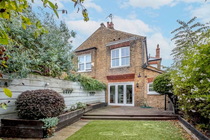 5 Bedroom End Of Terrace House To Rent In Beauval Road, London, SE22