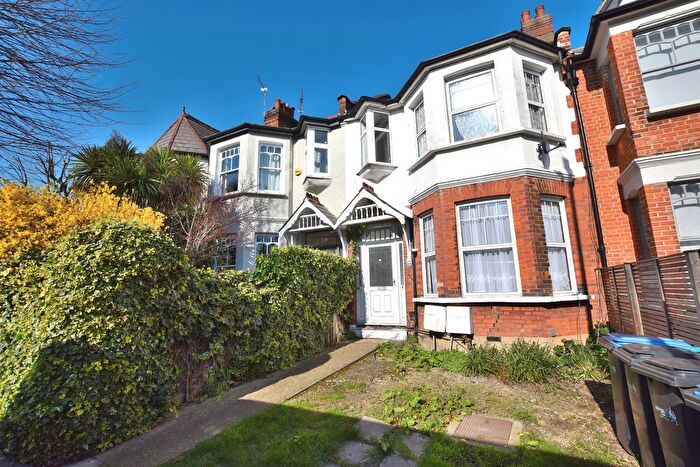 3 Bedroom Flat To Rent In Hazelwood Lane, Palmers Green, N13