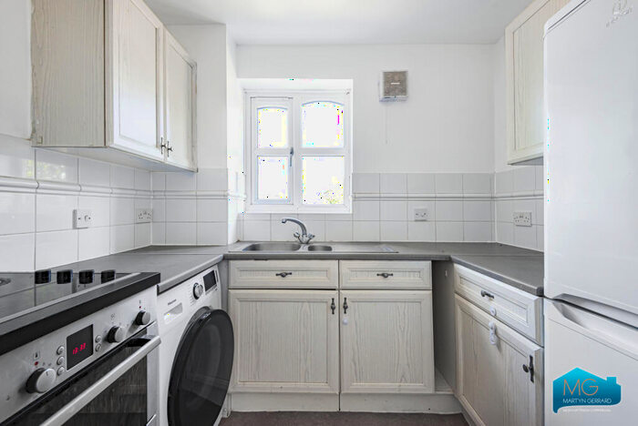 2 Bedroom Apartment To Rent In Simms Gardens, East Finchley, London, N2