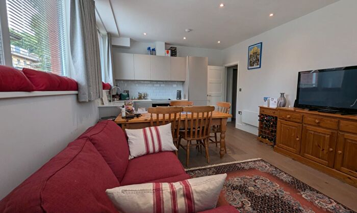 1 Bedroom Flat To Rent In Salisbury House, Godalming, Surrey, GU7