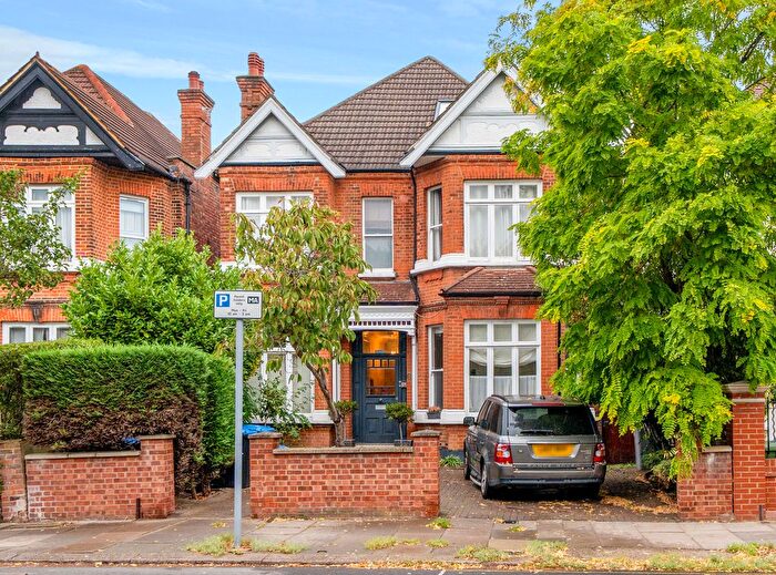 2 Bedroom Flat For Sale In Chatsworth Road, London, NW2