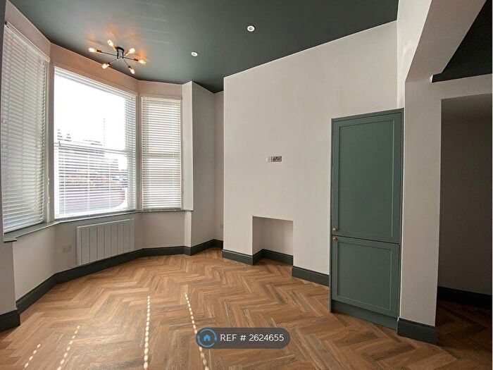 1 Bedroom Flat To Rent In Somerset Terrace, Scarborough, YO11