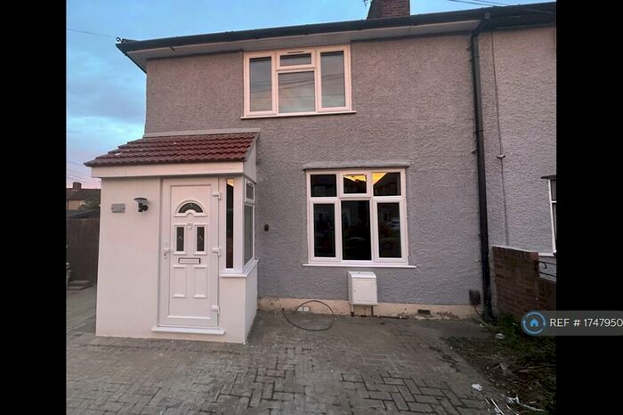 4 Bedroom End Of Terrace House To Rent In Keppel Road, Dagenham, RM9